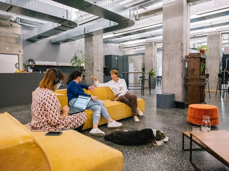 1000Satellites-Hamburg-Buero