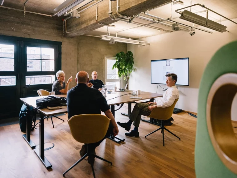 1000Satellites-Hamburg-Meetingraum