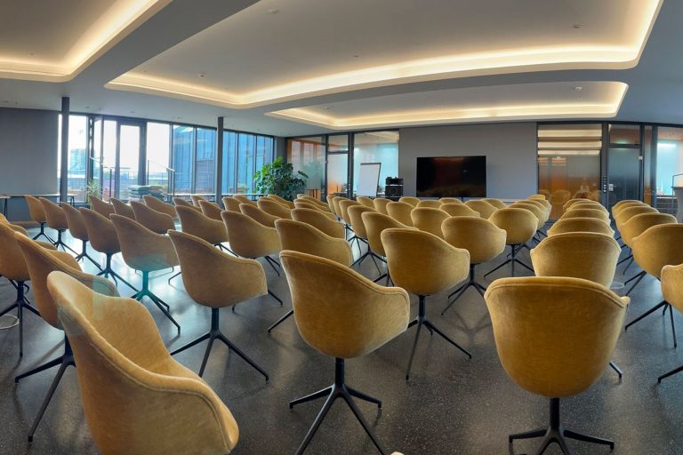 Konfrenzraum-Hamburg-Theaterbestuhlung